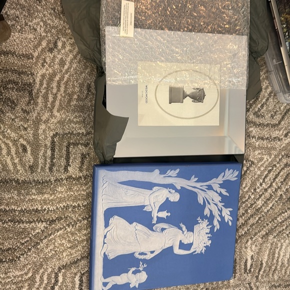 NIB Wedgewood mirror frame from Harrod’s - Picture 4 of 4